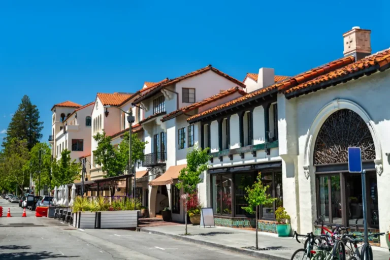Ramona business owner using digital marketing to increase brand visibility and become the preferred local choice.